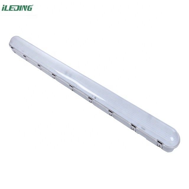 Εγκατάσταση οροφής 110W 8FT Led Tri-proof Weatherproof Vapor Tight Light για αγρόκτημα